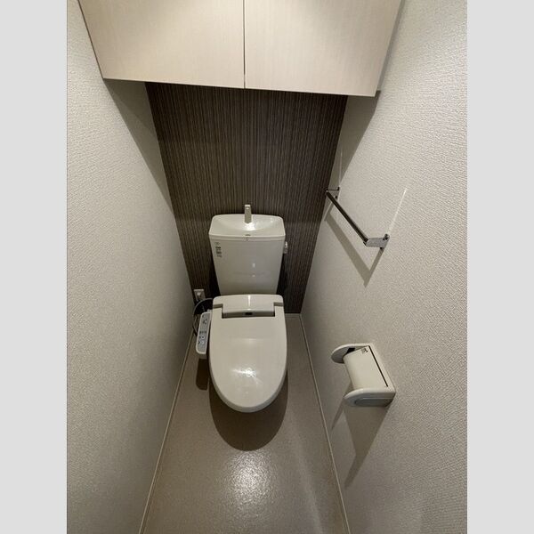 トイレ (トイレ)