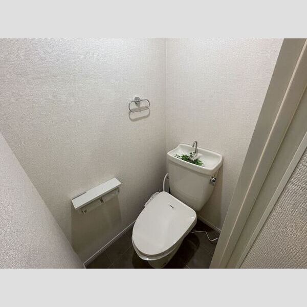 トイレ (トイレ)