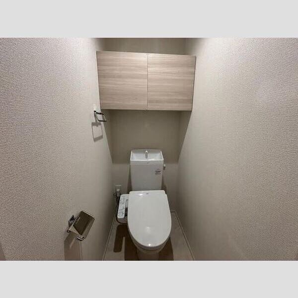 トイレ (トイレ)