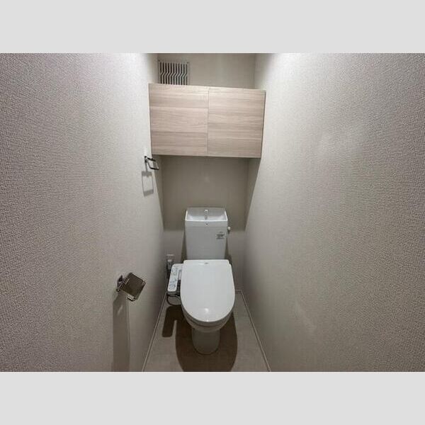 トイレ (トイレ)