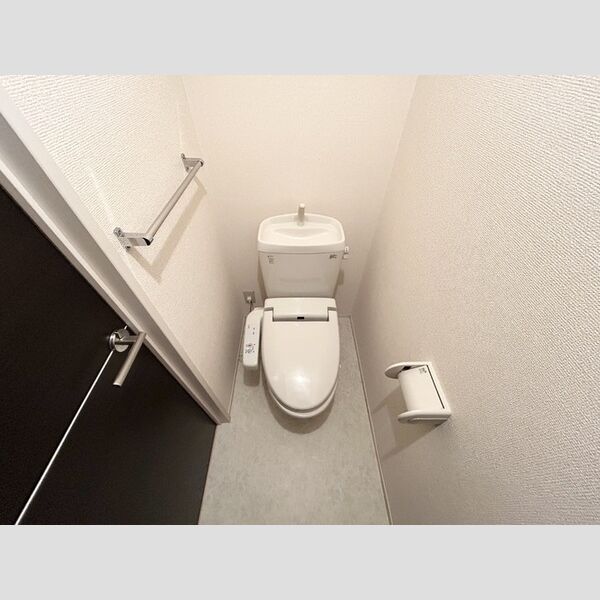 トイレ (トイレ)