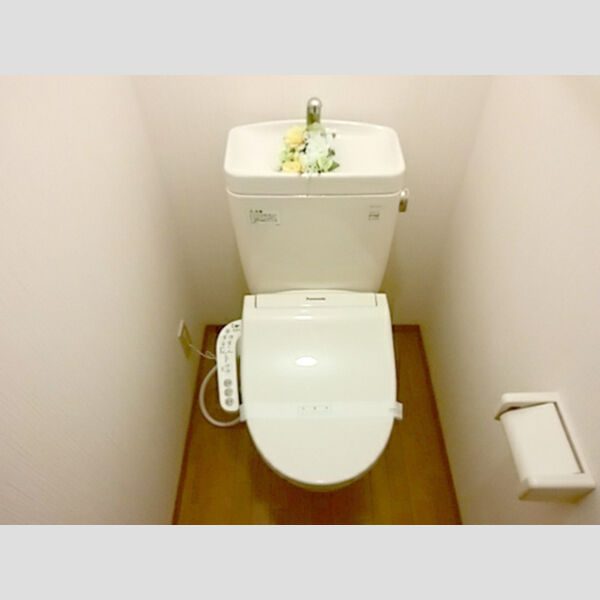 トイレ (温水洗浄便座)