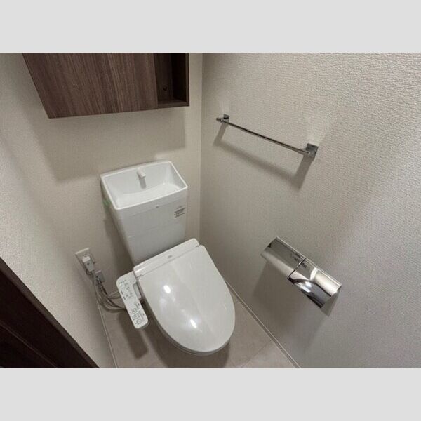 トイレ (トイレ)