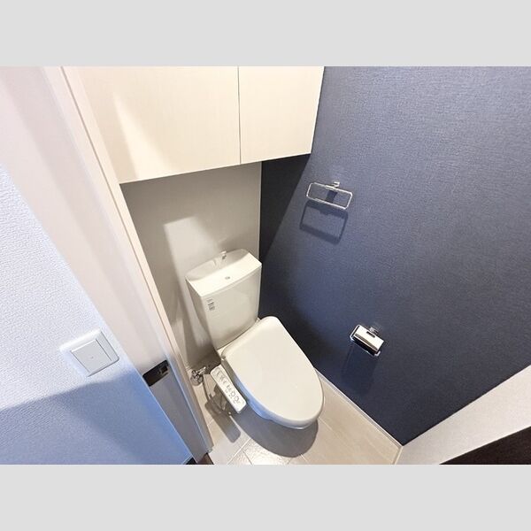 トイレ (トイレ)