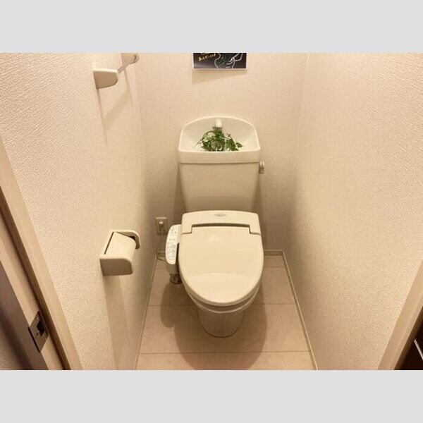 トイレ (トイレ)