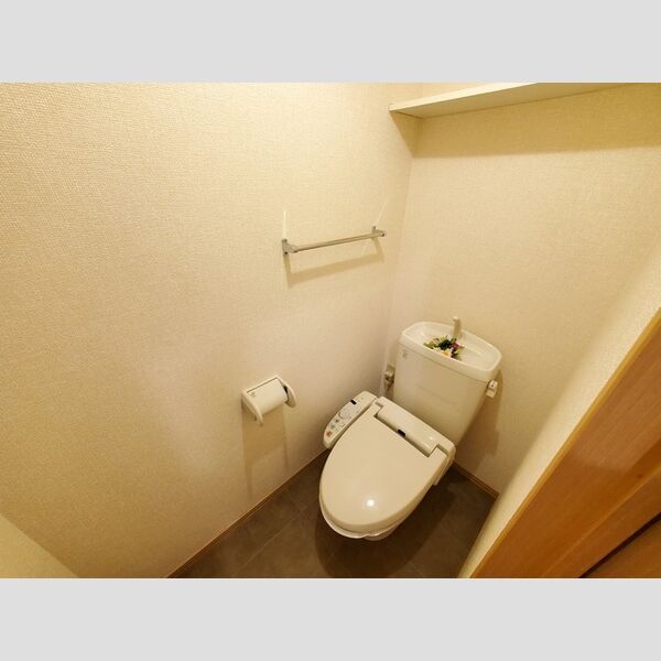 トイレ (トイレ)