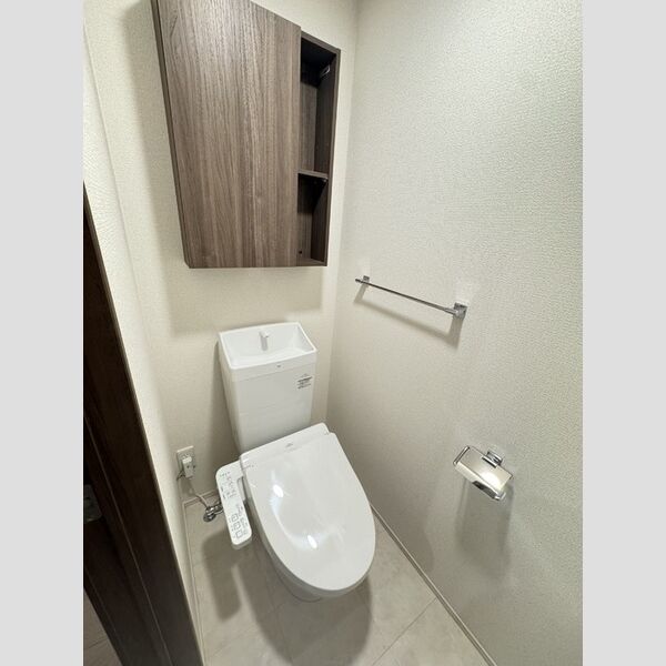 トイレ (トイレ)