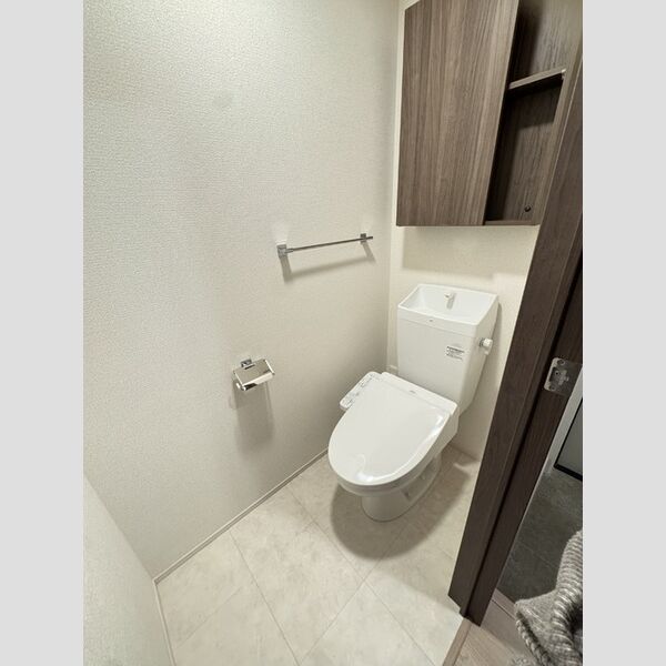 トイレ (トイレ)