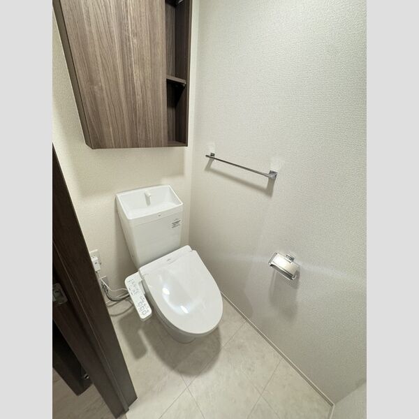 トイレ (トイレ)
