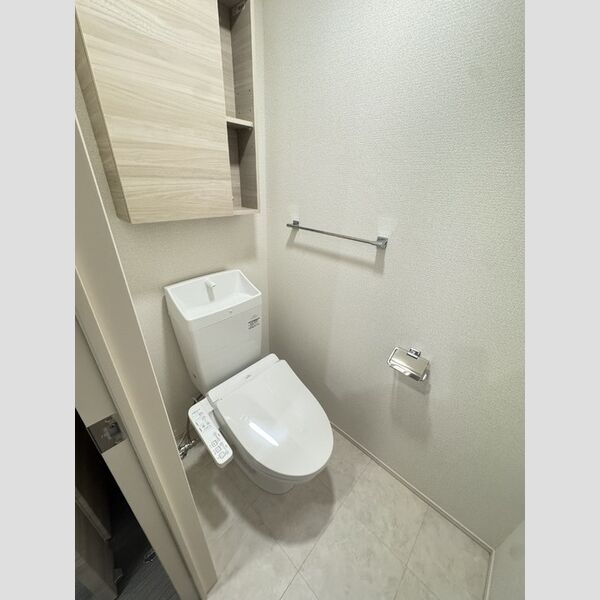 トイレ (トイレ)