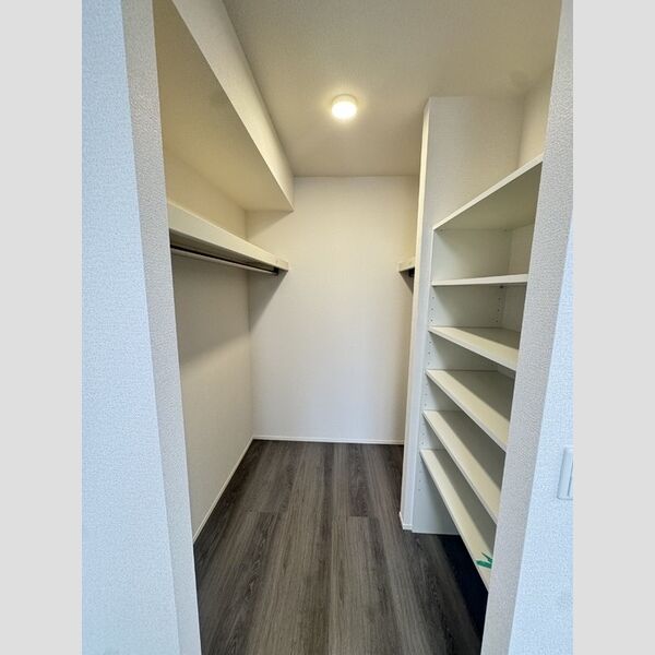 収納 (ウォークインクローゼット)