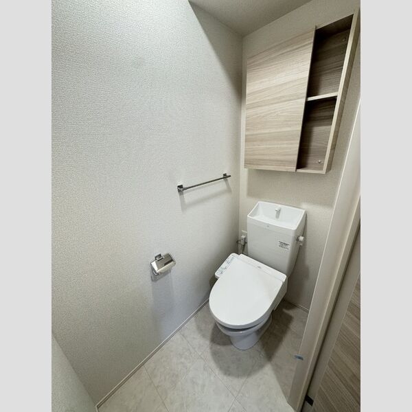 トイレ (トイレ)