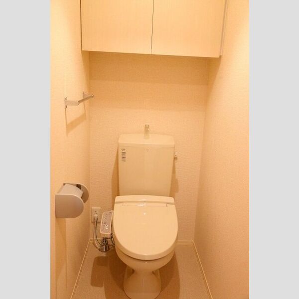 トイレ (温水洗浄便座で冬でも暖かく快適です☆)