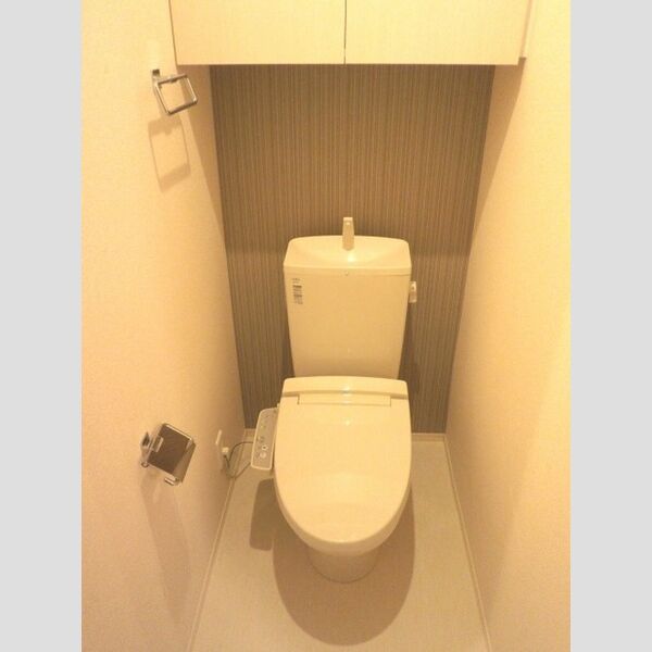 トイレ (トイレ)