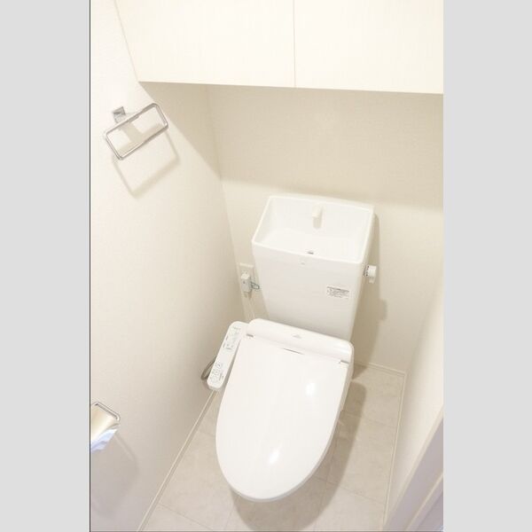 トイレ (トイレ)