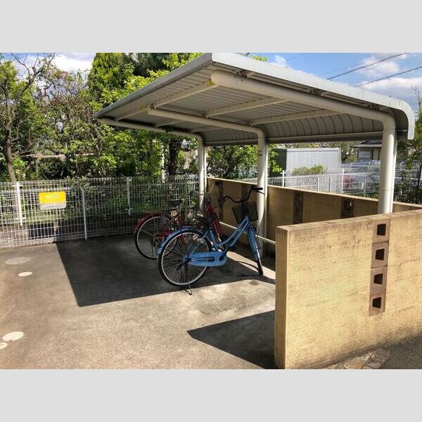 現地周辺 (駐輪場)