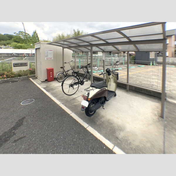 現地周辺 (駐輪場)