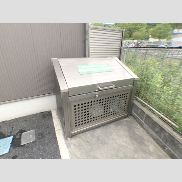 現地周辺 (ごみ置き場)