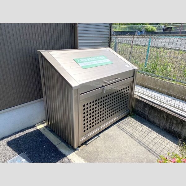 現地周辺 (ゴミ置き場)