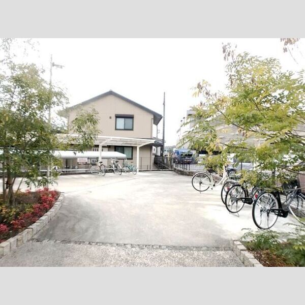 現地周辺 (駐輪場)