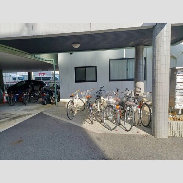 現地周辺 (駐輪場)