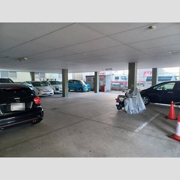 駐車場 (駐車場)