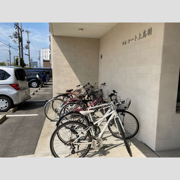 現地周辺 (駐輪場)