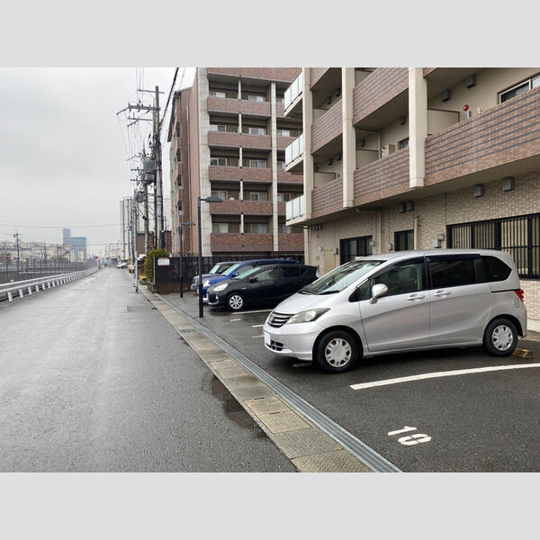 駐車場 (駐車場)