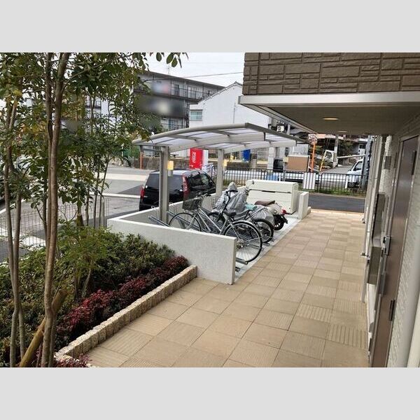 現地周辺 (駐輪場)