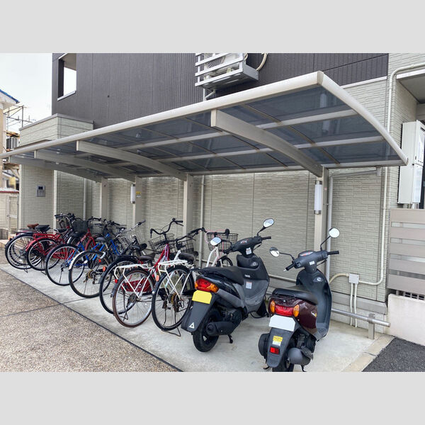 現地周辺 (駐輪場)