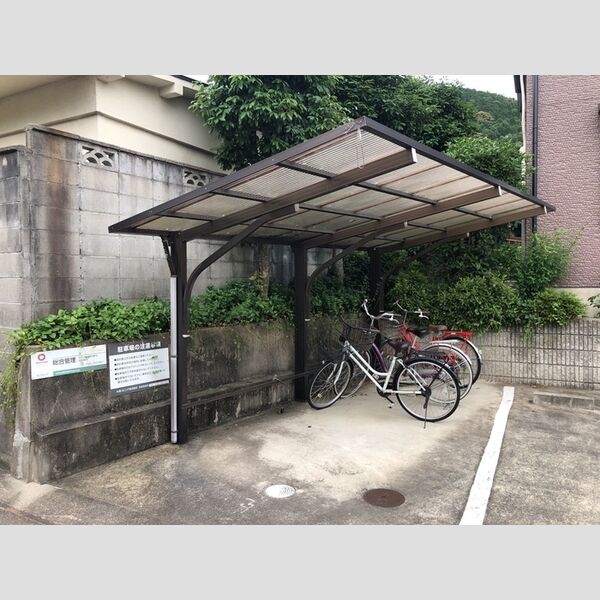 現地周辺 (駐輪場)
