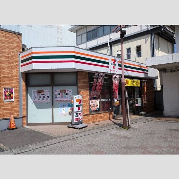 現地周辺 (セブンイレブンハートインJR山科駅前)