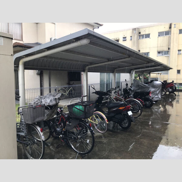 現地周辺 (駐輪場)