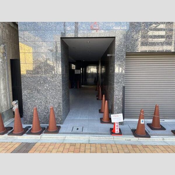 エントランス (エントランス)