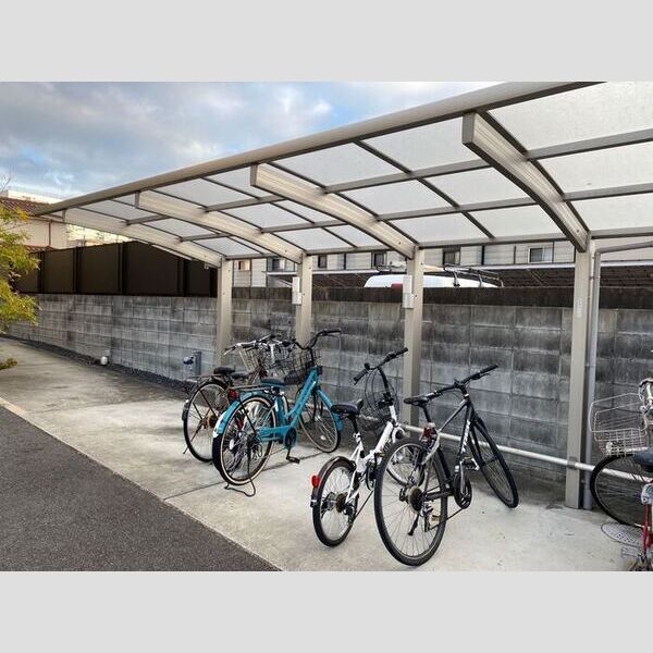 現地周辺 (駐輪場)