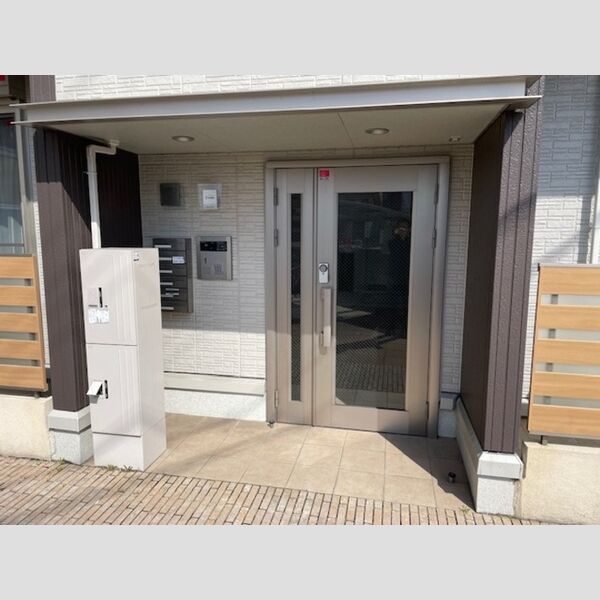 エントランス (エントランス)