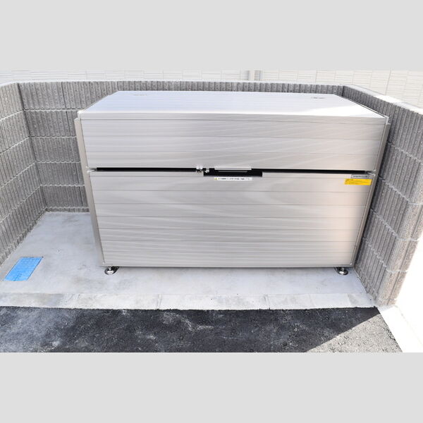 現地周辺 (ゴミボックス)