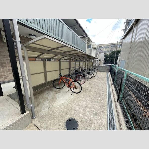 現地周辺 (駐輪場)