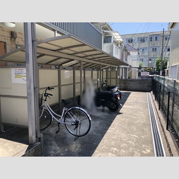 現地周辺 (駐輪場)