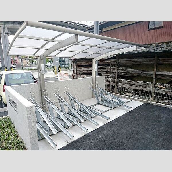 現地周辺 (駐輪場)