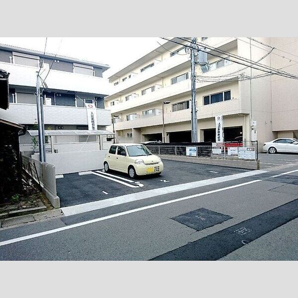 駐車場 (駐車場)