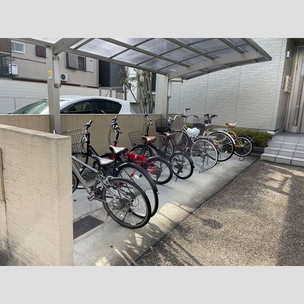 現地周辺 (駐輪場)