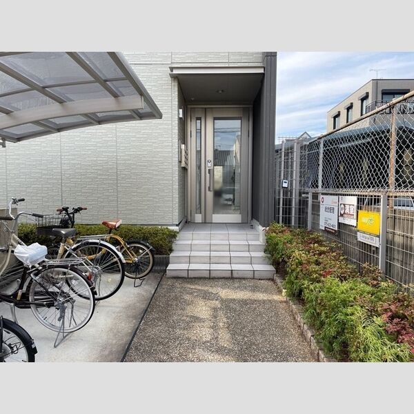 エントランス (エントランス)