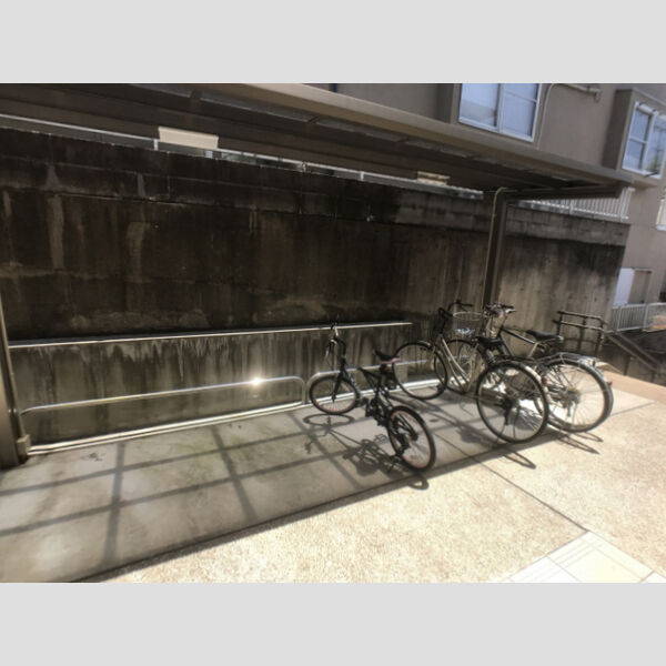 現地周辺 (駐輪場)