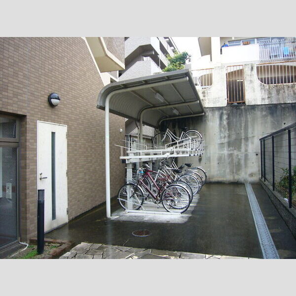 現地周辺 (駐輪場)