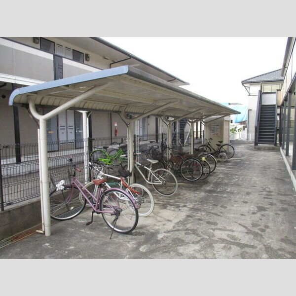 現地周辺 (駐輪場)