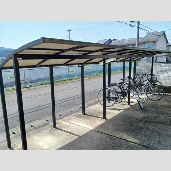 現地周辺 (駐輪場)