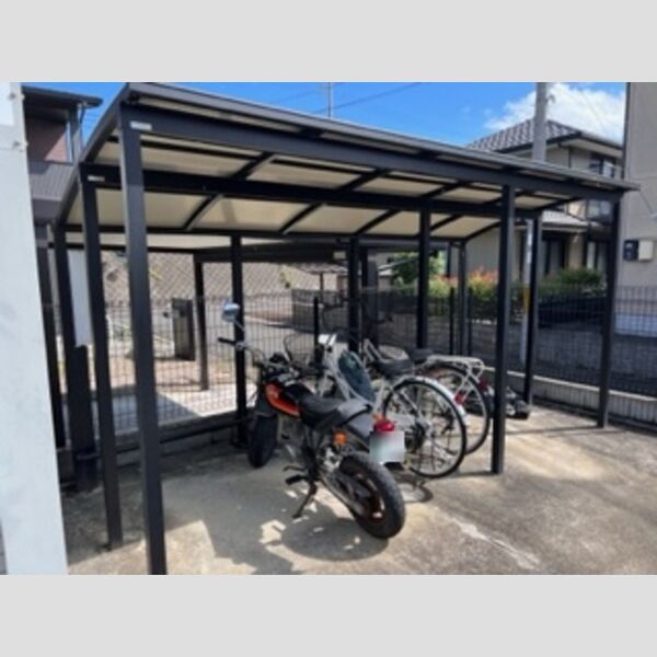 現地周辺 (駐輪場)