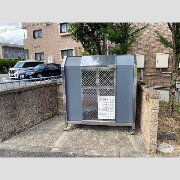 現地周辺 (ゴミ置き場)