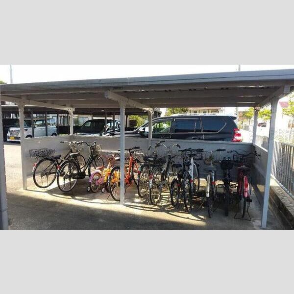 現地周辺 (駐輪場)